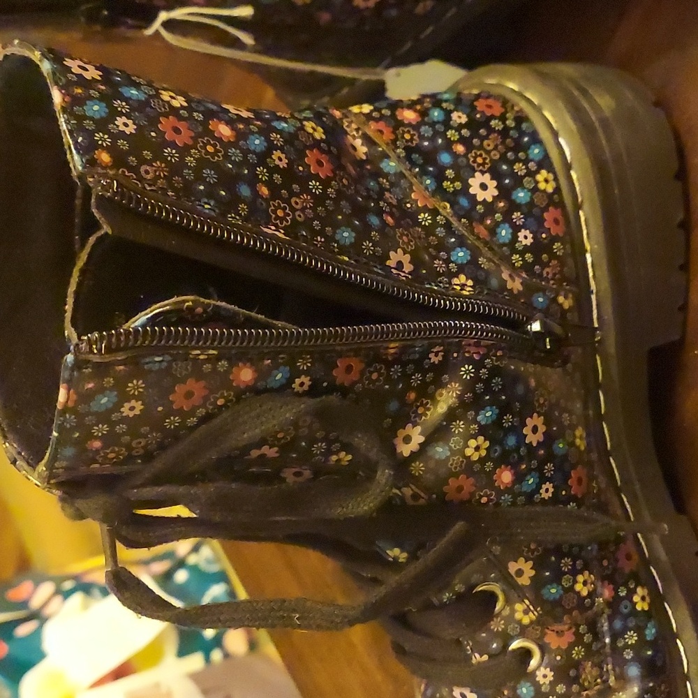 Women's Dr. Scholl's Floral Combat Style Boots - Picture 4 of 6